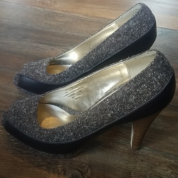 Banana Republic peep toe pumps leather & textile - Picture 4 of 7